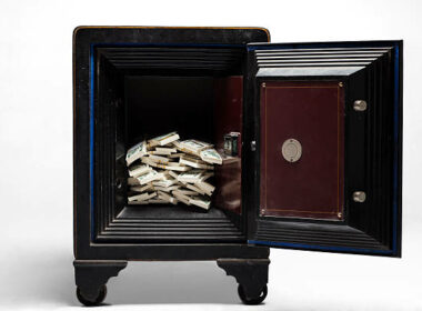 How to Safely Store Paper Money in a Safe